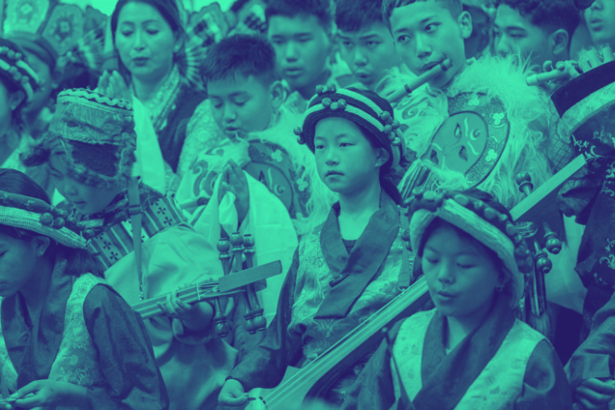 El sitio oficial del Dalai Lama informa que un grupo de niños provenientes de las provincias del Tíbet rezó por la vida eterna del líder religioso. FOTO: DataNoticias