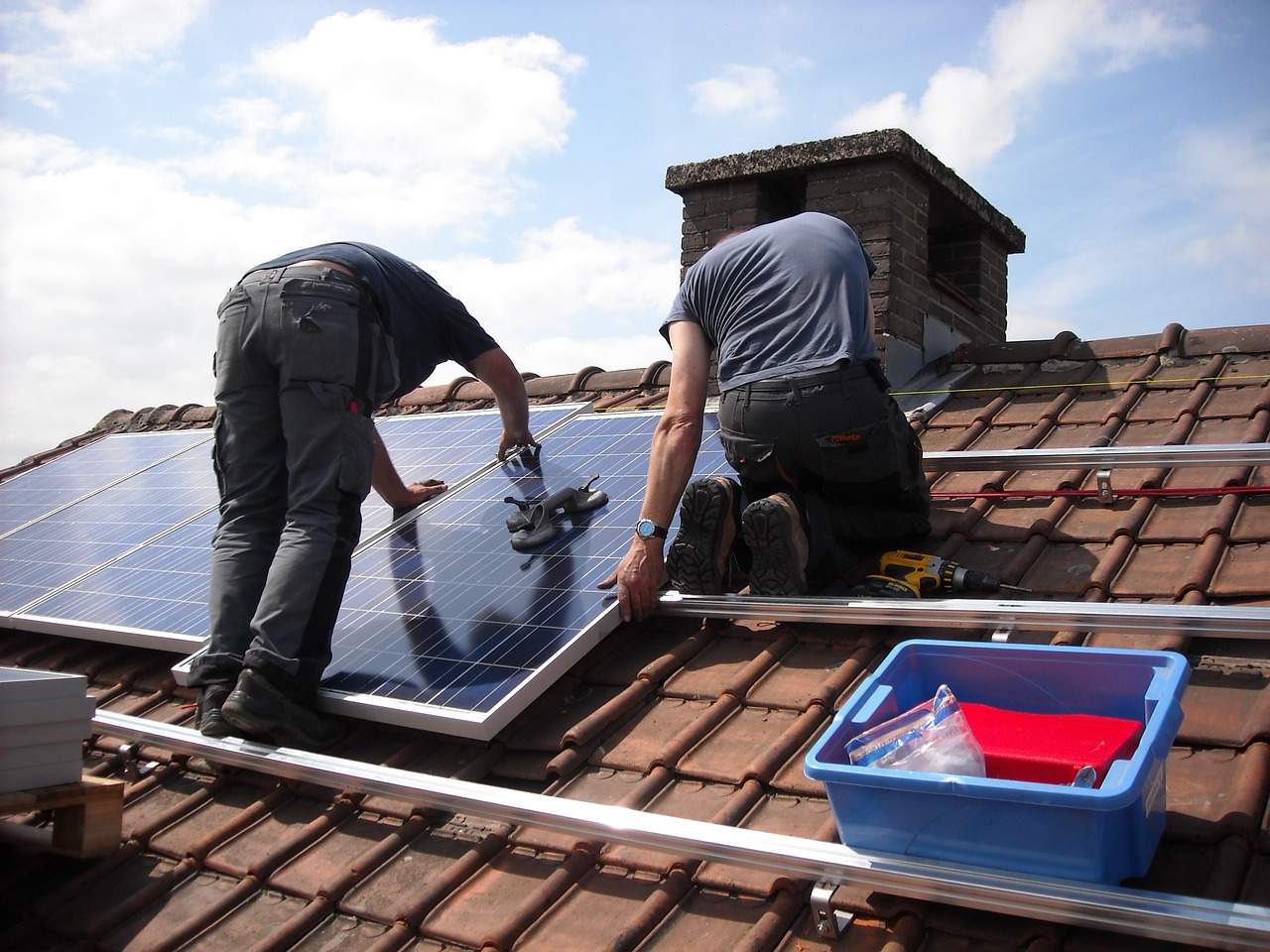 La administración Biden también está imponiendo  aranceles a las importaciones de paneles solares,  a pesar de su preocupación por el medio ambiente. Foto: Pixabay.
