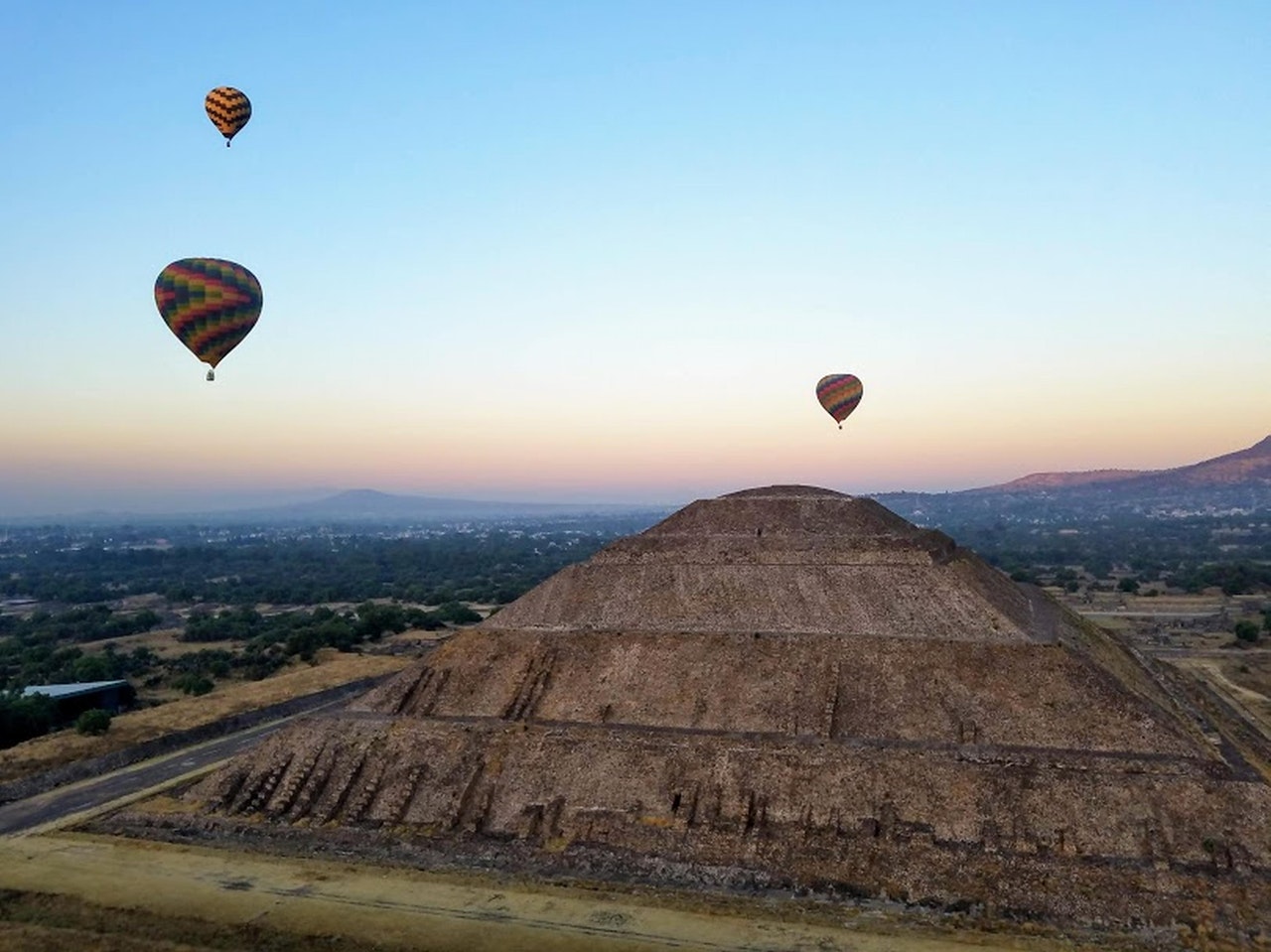 Disfruta del atardecer desde la Pirámide del Sol | Foto: Pexels