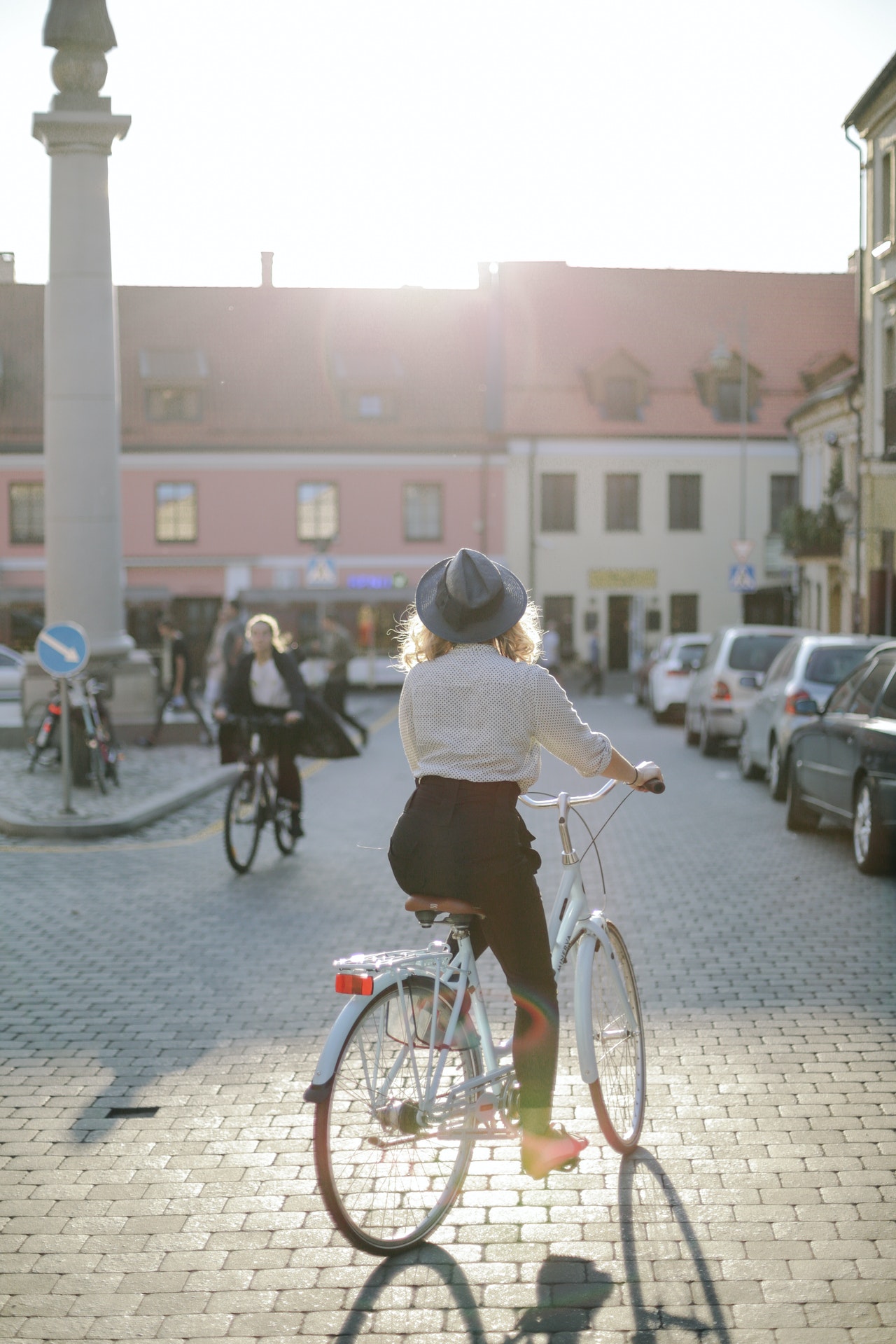 Si vas a trasladarte a un lugar cercano, puedes rentar una bici | Foto: Pexels