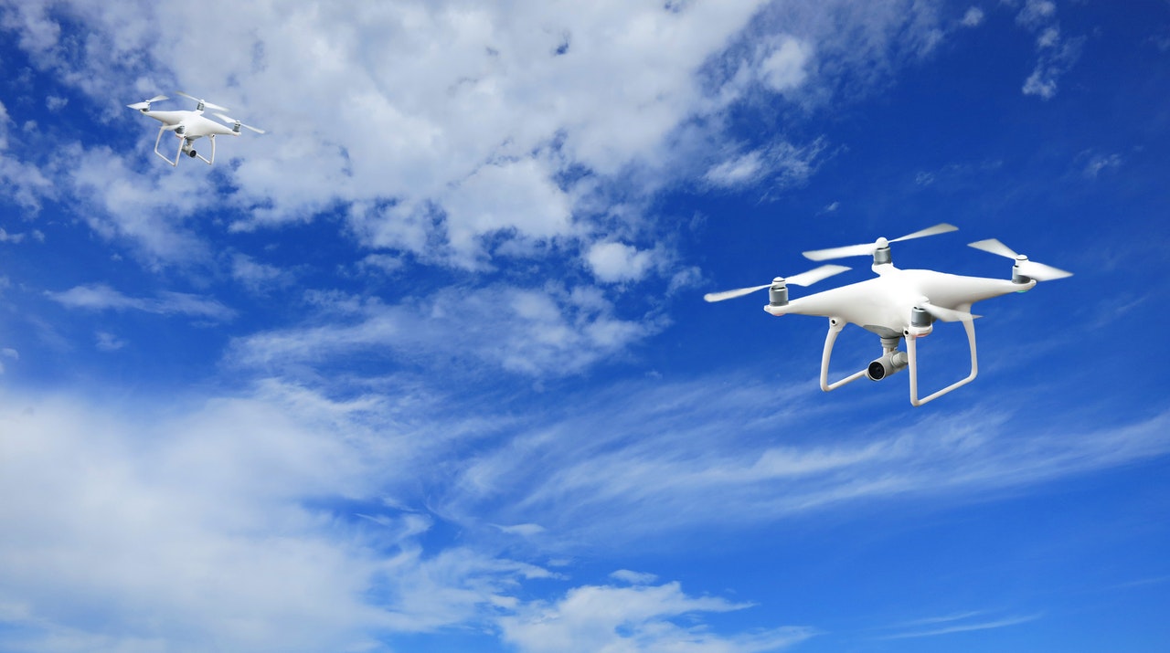 Si ves drones sobrevolando tu casa de forma regular puede ser una señal de alerta | Foto: Pexels