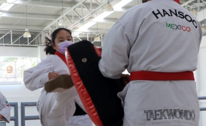 El taekwondo es un arte marcial que puedes practicar en Edomex | Foto: Gobierno Edomex