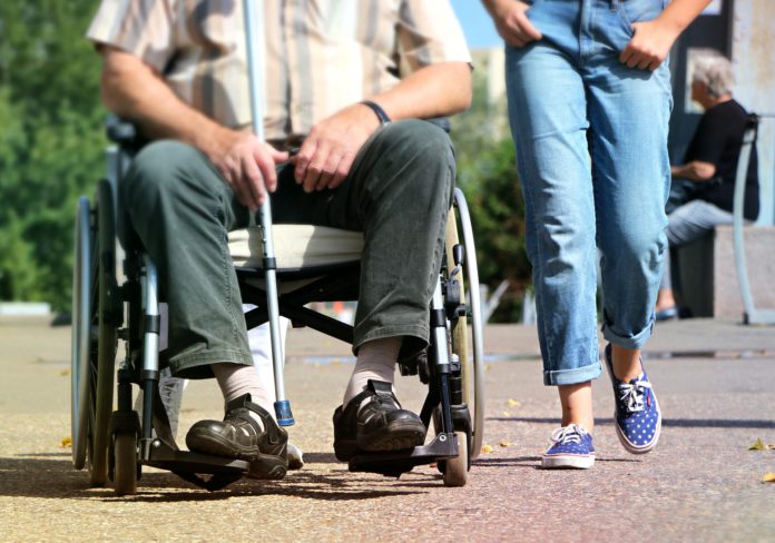 Ayuda a la movilidad de las personas con discapacidad | Foto: Pixabay