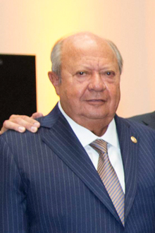 Carlos Romero Deschamps fue conocido también por los excesos de su familia y extravagancias al viajar por el mundo en aviones privados mientras estuvo al frente del sindicato petrolero | Foto: Wikipedia 