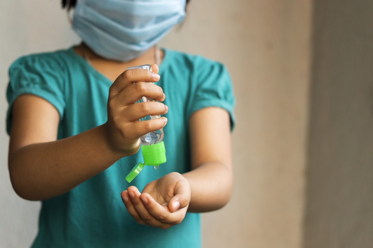De acuerdo con datos de los CDC, la variante Ómicron también puede causar casos de hospitalización en niños no vacunados | Foto: Pixabay