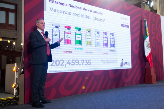 Hugo López-Gatell dio a conocer cifras donde muestra que la pandemia va a la baja en México | Foto: Presidencia