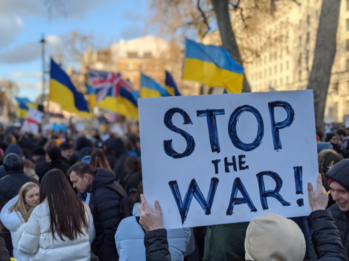 Las protestas fueron convocadas por varios activistas y han ocurrido en distintas partes del mundo | Foto: Twitter @UkrainianLondon