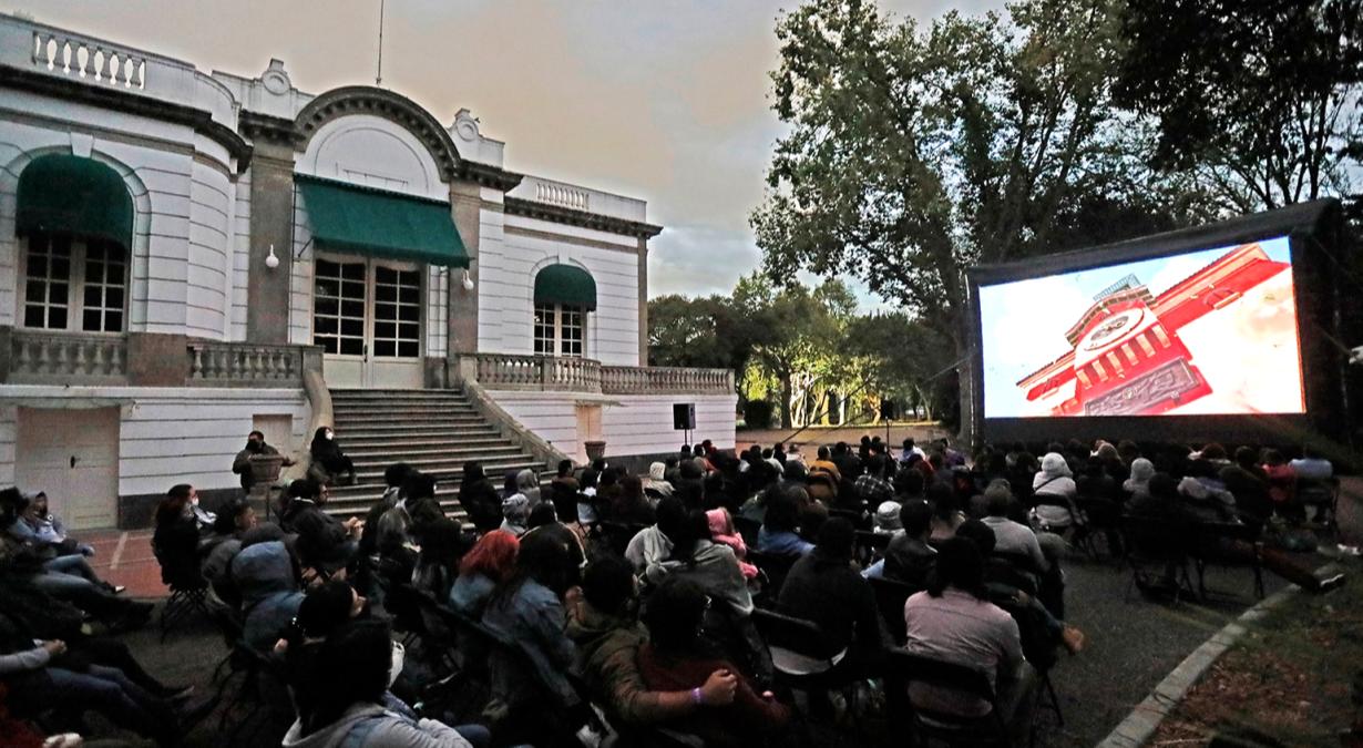 Cine-aire-libre-gratis-Casa-de-Lago-Miguel-Hidalgo