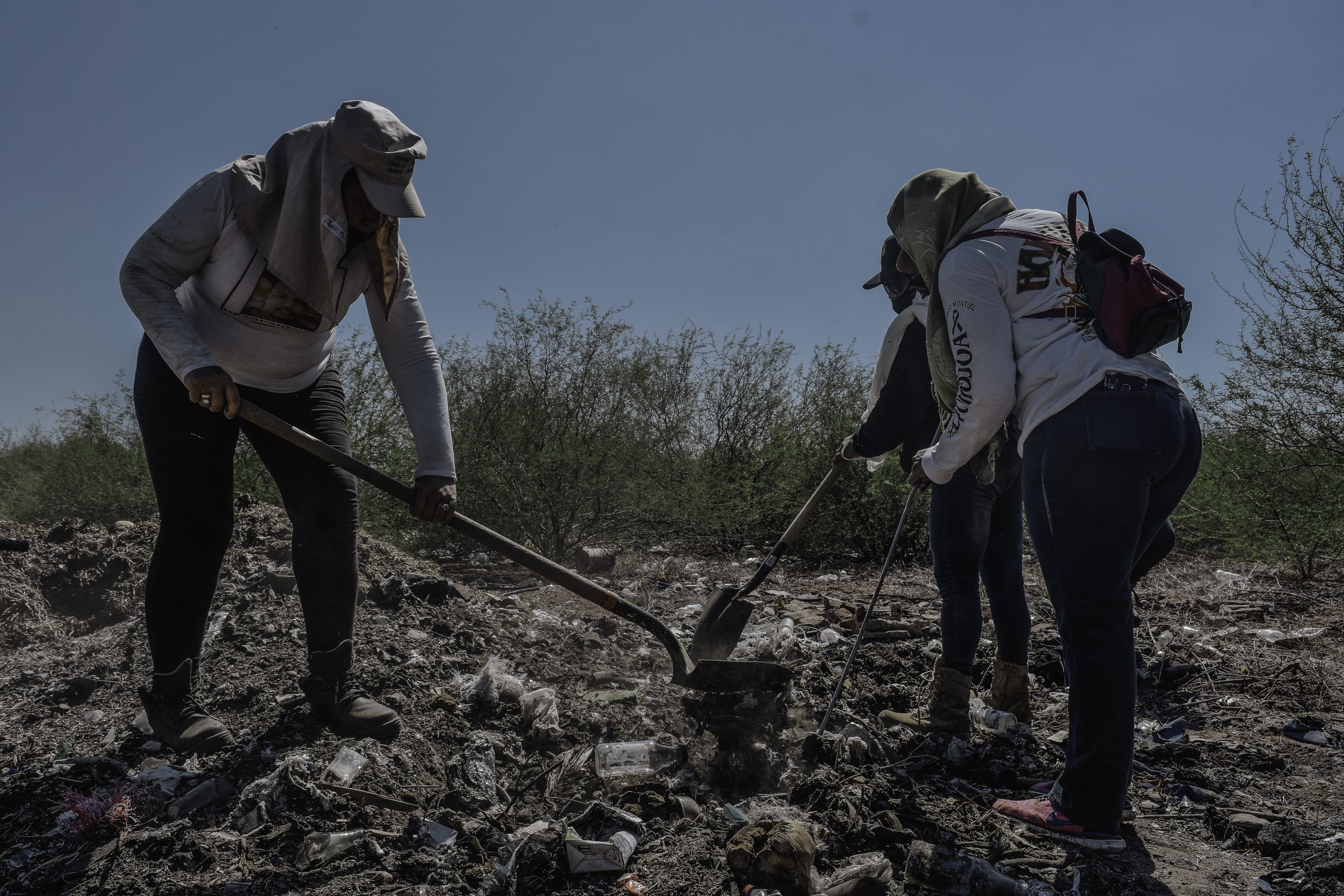 Con sus propios recursos integrantes de colectivos de búsqueda realizan importantes hallazgos de cadáveres en fosas clandestinas y expuestos.  Crédito: Carlos Baro 