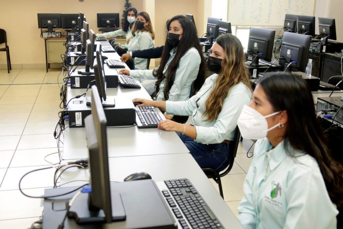 Los cursos para mujeres serán impartidas en universidades de distintos municipios | Foto: Gobierno Edomex