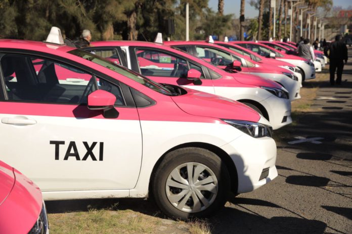 Durante la feria del taxi 2022 podrás conseguir financiamientos para cambiar tu modelo por uno nuevo | Foto: Jefatura de gobierno de la CDMX