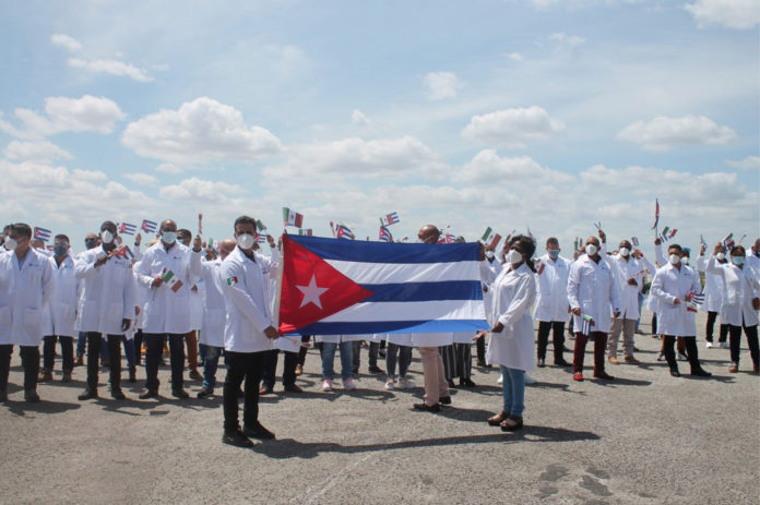 Medicos cubanos en México Sin información de qué hacen o cuánto ganan