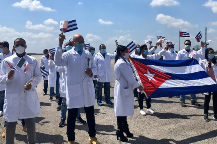 Sigue el rechazo a médicos mexicanos a plan de AMLO de traer cubanos portada