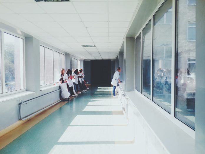 Los médicos denuncian que en el país no hay plazas ni condiciones para que puedan hacer su trabajo Foto: Pixabay