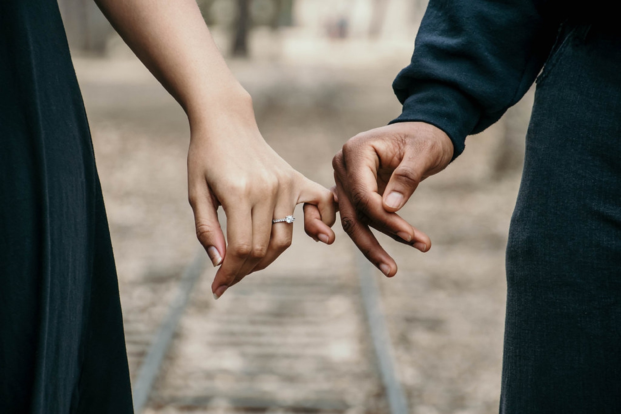 El acta de concubinato establece derechos y obligaciones al vivir en pareja | Foto: Pexels
