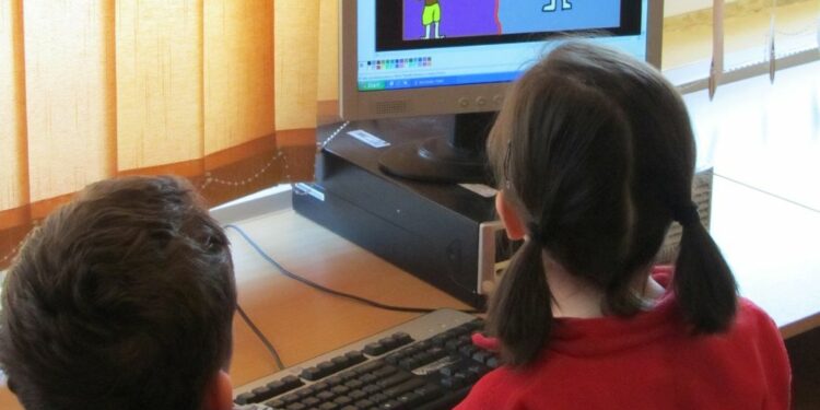 Los cursos de computación están abiertos para niños a partir de los 9 años en adelante | Foto: Pixabay