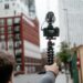 Esto dice la ley sobre grabar o tomar fotos con un celular en la calle | Foto: Pexels