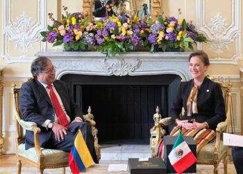 Beatriz Gutiérrez fue enviada por el presidente a la toma de posesión del mandatario Gustavo Petro en Colombia | Foto: Fb Beatriz Gutiérrez