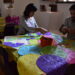 En algunas regiones cada color del papel picado tiene un significado y por eso se elige cuidadosamente para colocarlo en la ofrenda | Foto: Gobierno de Jalisco