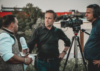 La relación de los medios con la sociedad se reducía a un monólogo en donde simple y sencillamente no había derecho de réplica ni espacios para el debate o confrontación de interpretaciones | Foto: Pexels