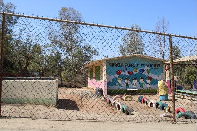 Este jardín de niños es uno de cuatro planteles escolares que se ubican alrededor del basurero municipal. Foto: Tanhia Barrios