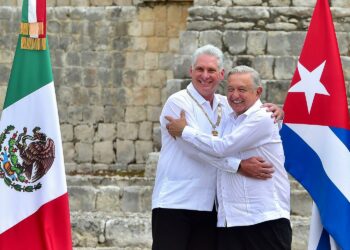 Este fin de semana el presidente Andrés Manuel López Obrador condecoró al presidente de Cuba, Miguel Díaz-Canel | Foto: AMLO