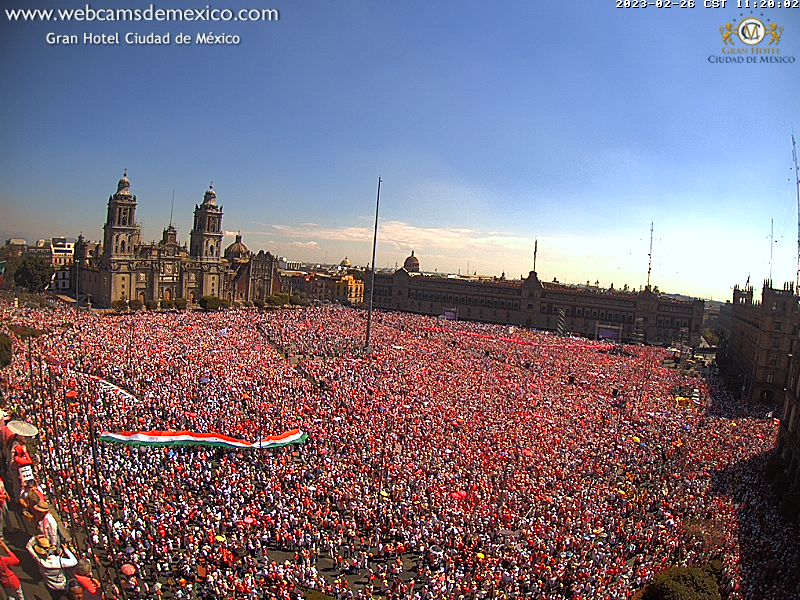 El número estimado que dio AMLO en su conferencia matutina fue de entre 80 y 100 mil asistentes a la marcha por el INE. FOTO: webcamsdemexico