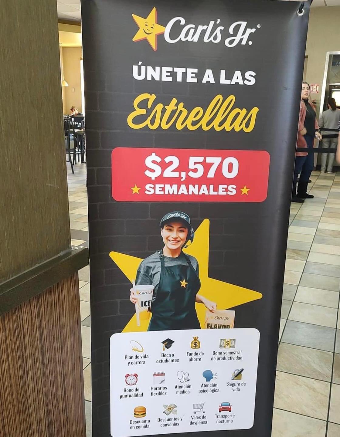 Un trabajo en Carl's Jr. ofrece salarios superiores al de un profesionista en México. FOTO: twitter.com/@rosaliliatorrs