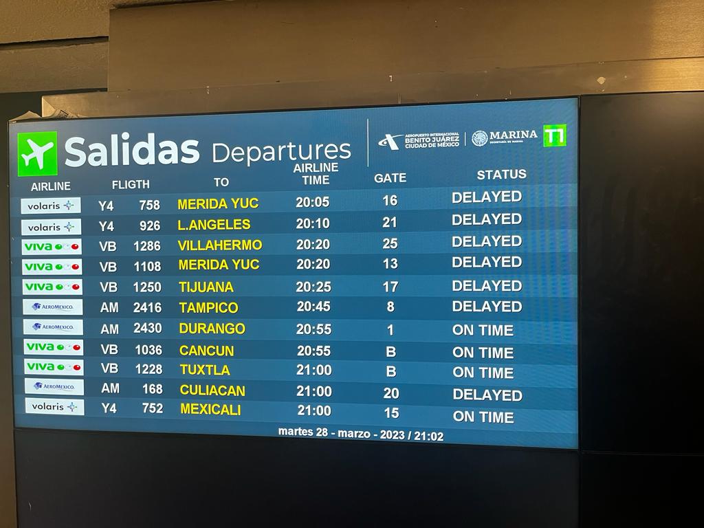 Solo hay una pantalla encendida mostrando la información de vuelos Foto: Datanoticias