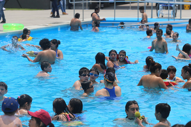 El Balneario San Juan de Aragón recomienda utilizar bloqueador solar, protectores para los ojos, y traje de baño cómodo. FOTO: gob.com.mx