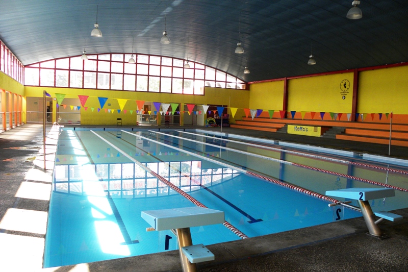 Al sur de la CDMX se encuentra el Centro Acuático Morelos, donde se imparten clases de natación. FOTO: balneariosmexico.com