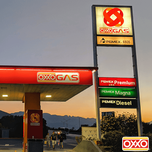 en algunos estados de la República, OXXO tiene gasolineras donde vende Premium, Magna y Diesel. FOTO: OXXO
