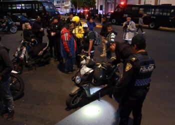 Revisiones de rutina a vehículos y motos durante investigaciones policíacas están permitidas.