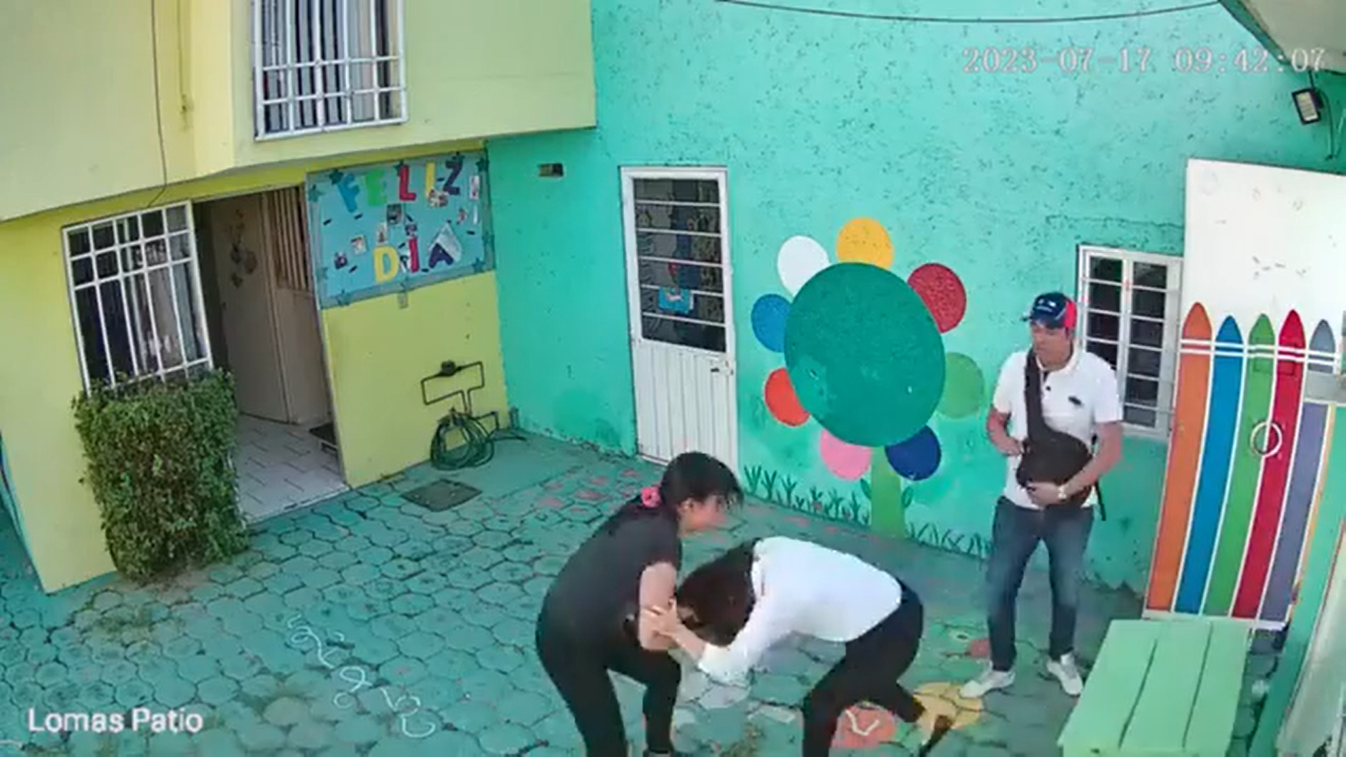 Maestra golpeada en kinder Frida Kahlo en Cuatitlán Izcalli explica qué pasó brenda detenidos 3
