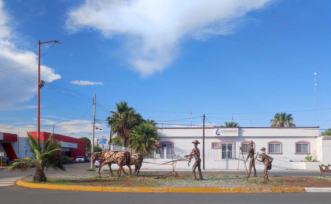Acceso principal a la ciudad de Delicias, Chihuahua. Foto: Ernesto Aroche.