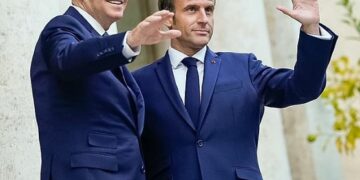 De manera similar, a principios de 2021, el ministro del Interior del presidente francés,  Emmanuel Macron ,  acusó a la líder de extrema derecha Marine Le Pen (entre todas las personas) de ser “demasiado blanda” con el Islam. Foto: Wikimedia.