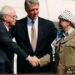 El apretón de manos que se dieron en 1993 Rabin y Arafat alentó esperanzas de que la paz entre Israel y Palestina fuera posible. Pero treinta años después, la solución de dos estados se ha vuelto casi imposible. Foto: Wikimedia.