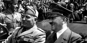 Inspirado por Benito Mussolini, que había sido nombrado primer ministro de Italia tras la “Marcha sobre Roma” de los fascistas italianos en octubre de 1922, el golpe de Estado nazi había comenzado la noche anterior. Aproximadamente a las 8 de la tarde del 8 de noviembre, Hitler y sus partidarios armados irrumpieron en un mitin político en una gran cervecería de Múnich. Foto: Wikimedia.