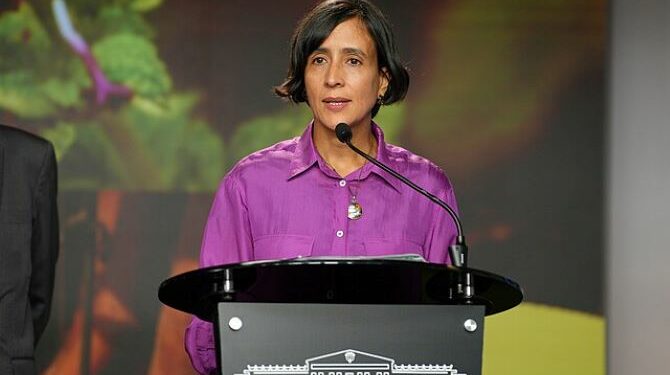 Susana Muhamad, ministra de Medio Ambiente de Colombia, lo expresó sucintamente en su poderosa declaración plenaria de clausura en la UNEA: “La contaminación no es la solución para la contaminación”. Foto: Wikimedia.