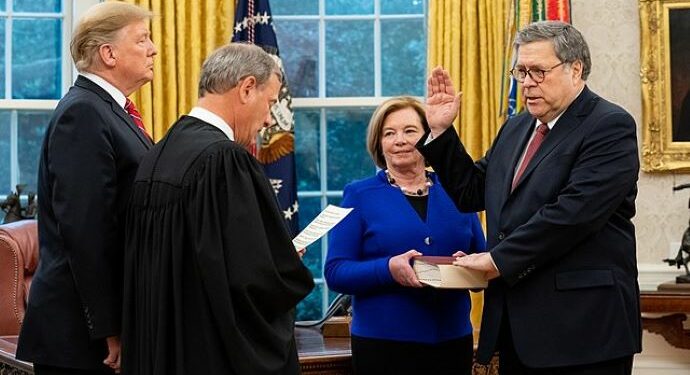 Pero ahora Barr canta una melodía muy diferente. En una entrevista reciente con Fox News, confirmó que tiene toda la intención de votar por Trump en noviembre. Foto: Wikimedia.