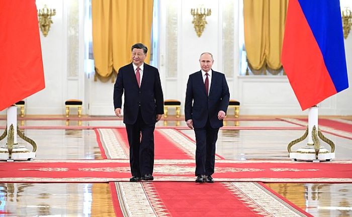 Con los intereses de ambos líderes tan divergentes, uno se pregunta si la relación chino-rusa está condenada a desmoronarse una vez más. De hecho, China y Rusia pueden ser “hermanos para siempre”. Foto: Creative Commons Atribución 4.0 Internacional. Kremlin.ru. Wikimedia.