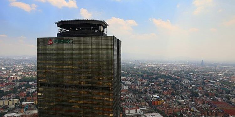 Pemex tiene muchísimos y todo tipo de problemas y desafíos. Muchos heredados y otros generados por la actual administración. Sin embargo, la evidencia de los datos oficiales y generales es incontrovertible: Pemex es uno de los mejores negocios para el país. Foto: Wikimedia.