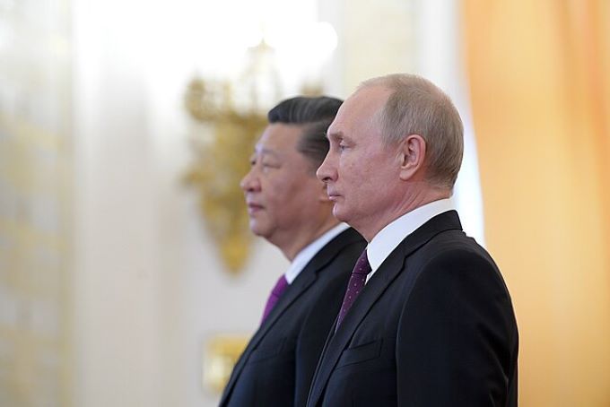 La reciente visita a China del Presidente ruso Vladimir Putin -su primer viaje al exterior tras haber sido “reelecto”- subraya uno de los actuales cambios al orden global. Foto: Creative Commons Atribución 4.0 Internacional. Kremlin.ru. Wikimedia.