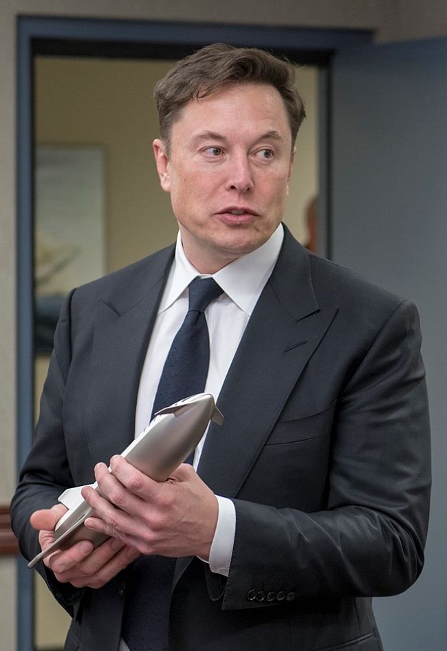 Musk todavía puede confiar en los elementos más sólidos de su cartera accionaria: SpaceX, hoy por hoy la principal empresa de lanzamiento de satélites estadounidenses, y Starlink, su servicio de internet por satélite que en la actualidad está reforzando la guerra de Ucrania. Foto: Wikimedia.