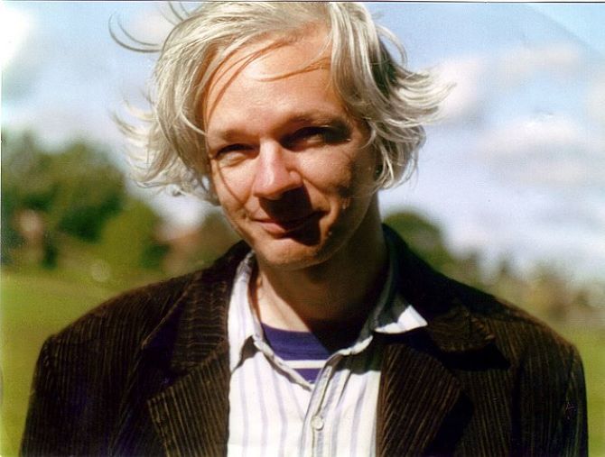  Assange hizo lo que había que hacer y pagó un alto precio. Ha llegado el momento de que otros continúen la labor que él inició. Cuando digo “labor”, no me refiero sólo a un empleo, sino a una vocación: algo que uno está llamado a hacer.  Foto: Wikimedia.