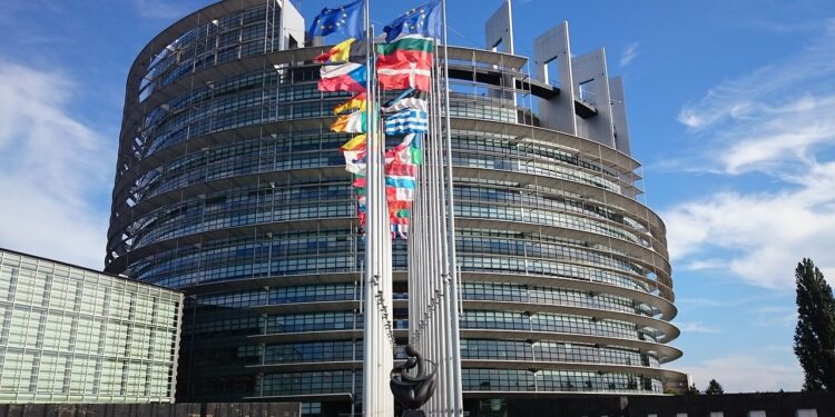 Parece poco probable que los partidos de extrema derecha de Europa se unan (aunque si de algún modo lo consiguieran, su grupo sería el segundo más grande del Parlamento Europeo). Foto: Pixabay.