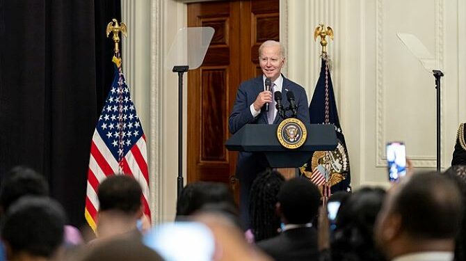 Las crecientes preocupaciones sobre la edad de Biden (ahora tiene 81 años y tendría 86 al final de un segundo mandato) se han convertido en el tema central de la campaña. Foto: Wikimedia.