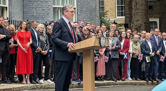 Para demostrar que una divergencia permanente con Europa es ahora parte integrante de la ideología laborista y no sólo un recurso temporal para recuperar a los votantes de clase trabajadora del Brexit, Keir Starmer, el primer ministro laborista entrante, llegó al extremo de descartar la reincorporación a la unión aduanera o al mercado único de la UE mientras viva. Foto: e Creative Commons Attribution-Share Alike 4.0 International. Parrot of Doom. Wikimedia.