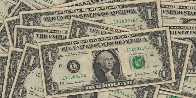 El dólar podría muy bien subir más antes de empezar a caer, sin importar lo que Trump pueda decir en su sitio web Truth Social. Foto: Pixabay.