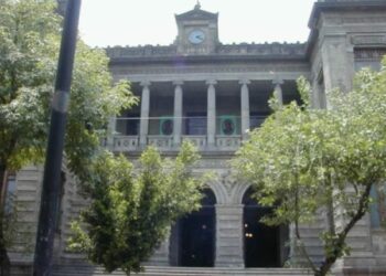 La administración del Museo de geología está a cargo de la UNAM, institución que, con el apoyo de jóvenes universitarios de la Facultad de Ciencias, ofrece visitas guiadas a los interesados en conocer este Museo. Foto: https://sic.gob.mx/ficha.php?table=museo&table_id=692